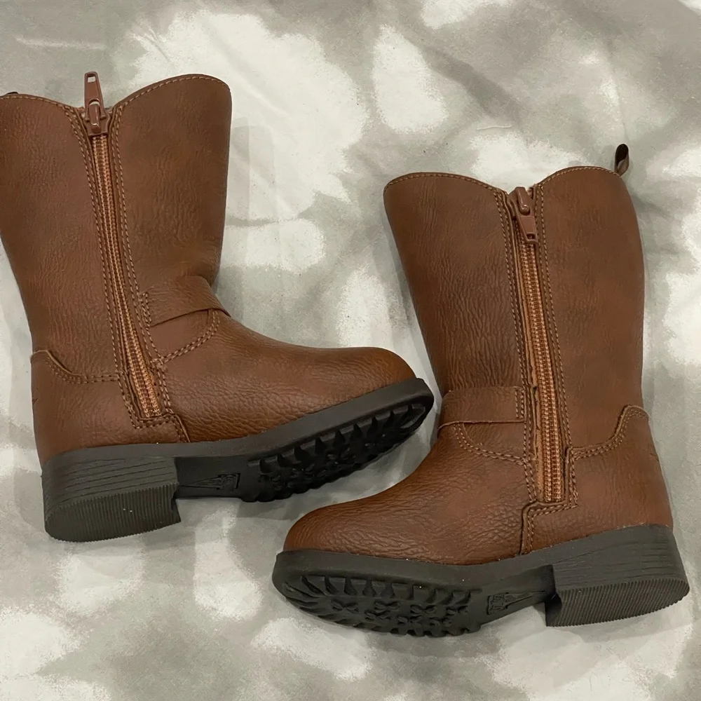 Oshkosh B’Gosh 5 Brown Boots with Buckle and‎ Side Zip